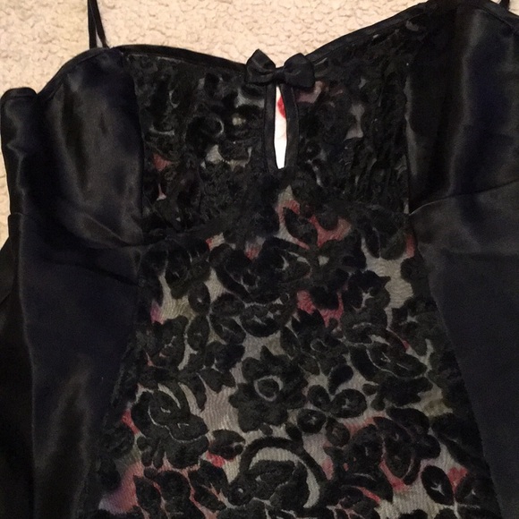 SOSTANZA sexy night slip 😳😳. Black sheer panel from top middle to bottom  M - Picture 3 of 8